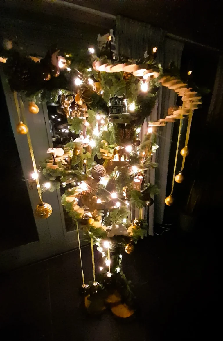 Verlichte hangende kerstdecoratie – Bloem en Atelier Floriante